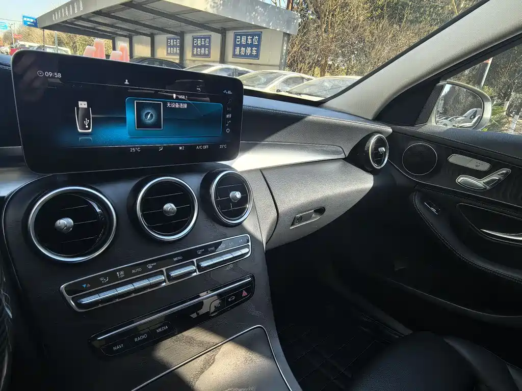Mercedes-Benz C-Class 2019 — фото 11