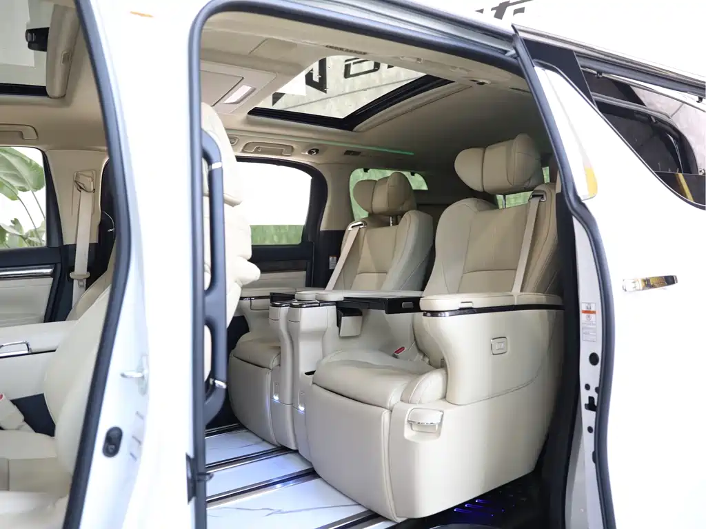 Toyota Vellfire 2023 — фото 13
