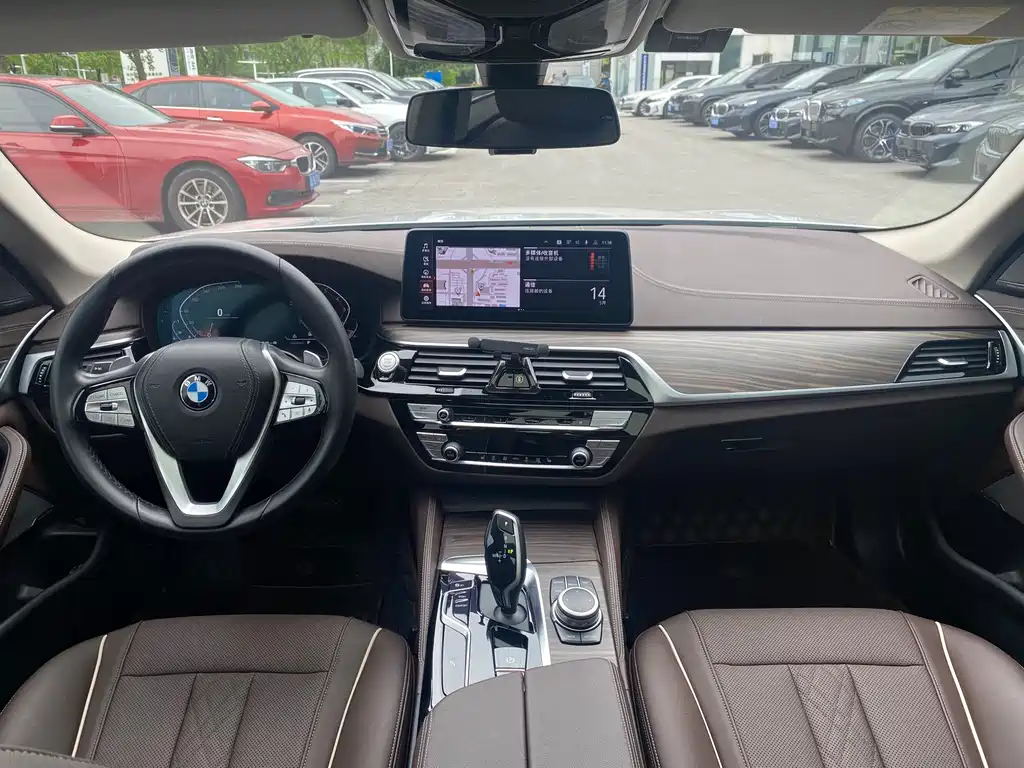 BMW 5 Series 2022 — фото 13