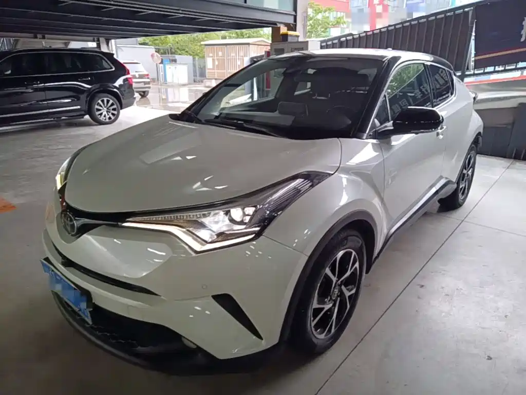 Toyota C-HR 2018 — фото 2