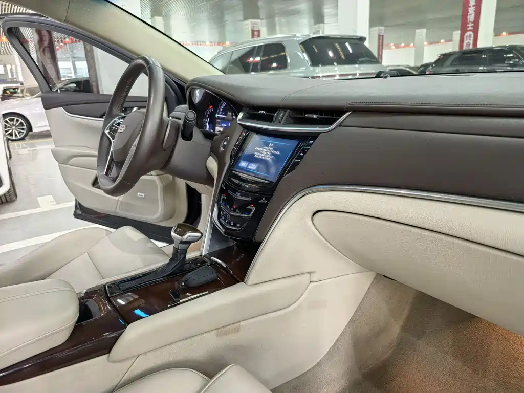 Cadillac XTS 2017 — фото 11