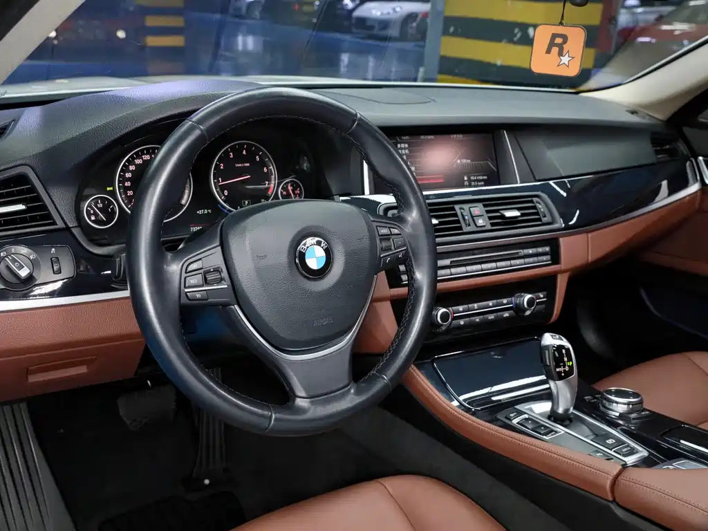 BMW 5 Series 2016 — фото 12