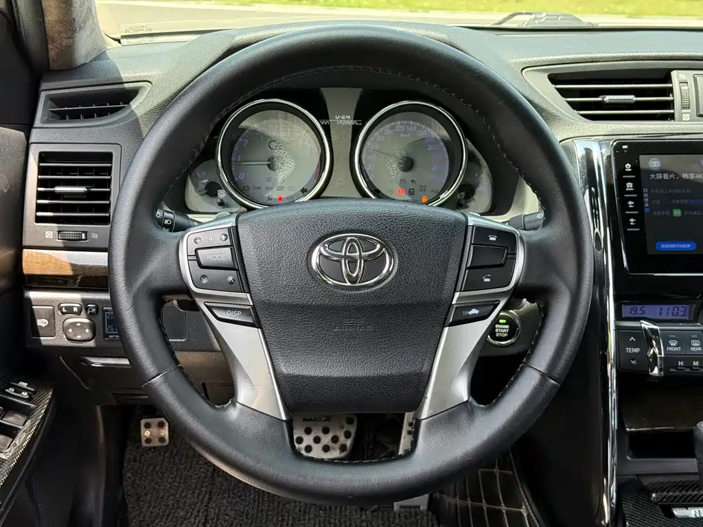 Toyota Reiz 2015 — фото 10