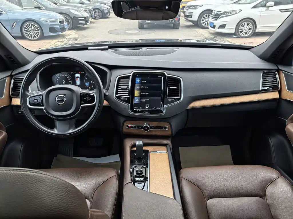 Volvo XC90 2021 — фото 12