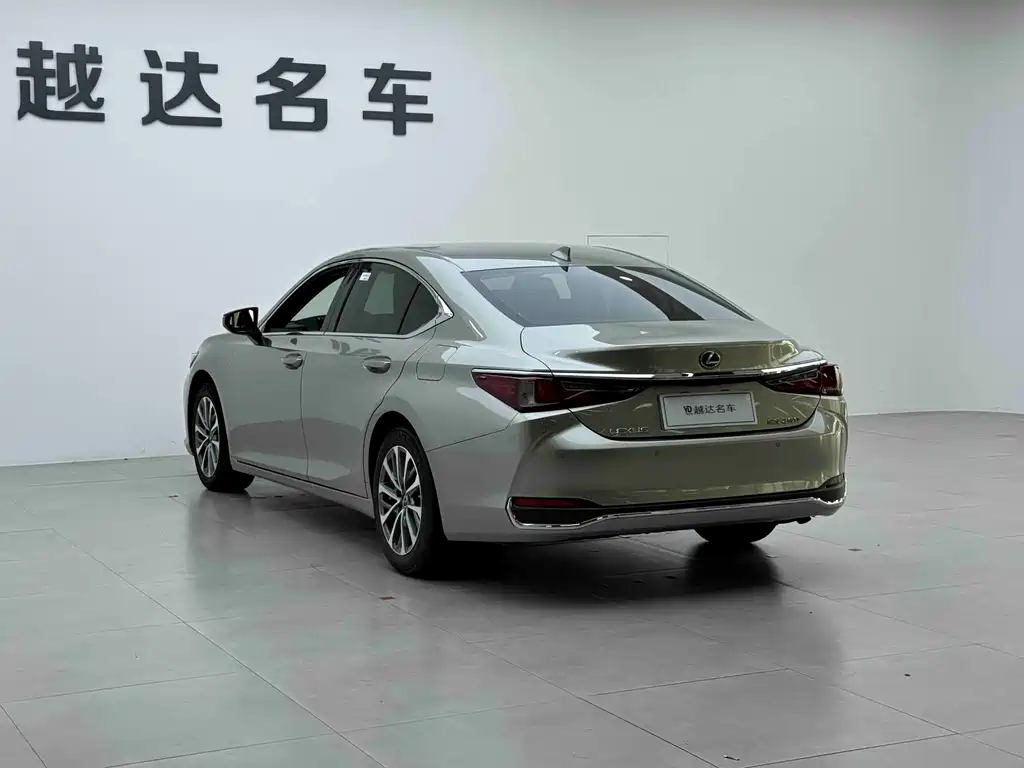 Lexus ES 2022 — фото 19