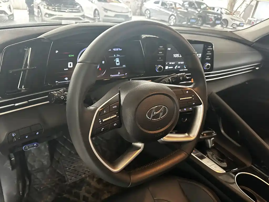 Hyundai Elantra 2023 — фото 15
