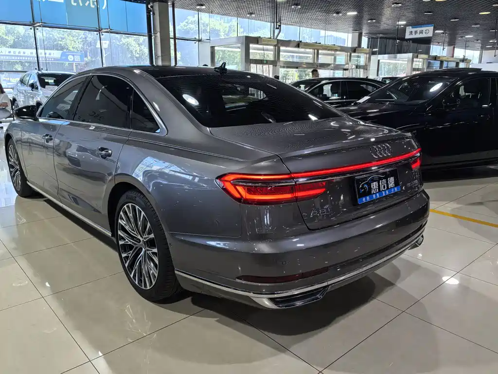 Audi A8 2018 — фото 16