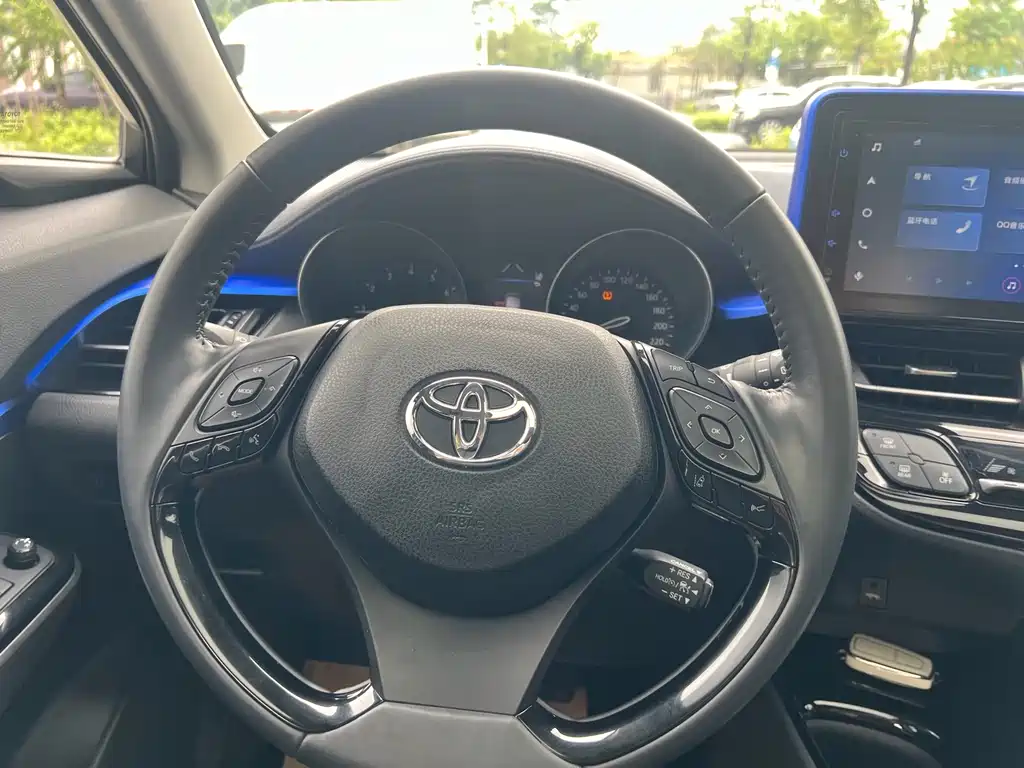 Toyota C-HR 2023 — фото 19