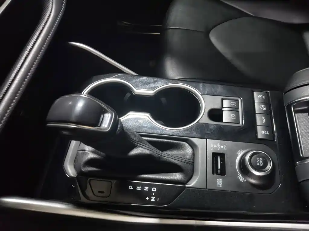 Toyota Highlander 2023 — фото 16