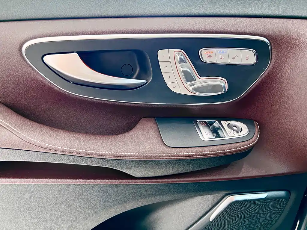 Mercedes-Benz V-Class 2022 — фото 23