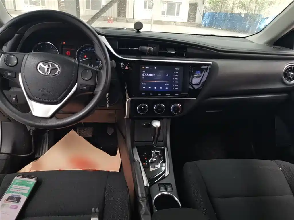 Toyota Corolla 2018 — фото 10