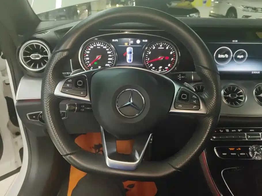 Mercedes-Benz E-Class 2018 — фото 15