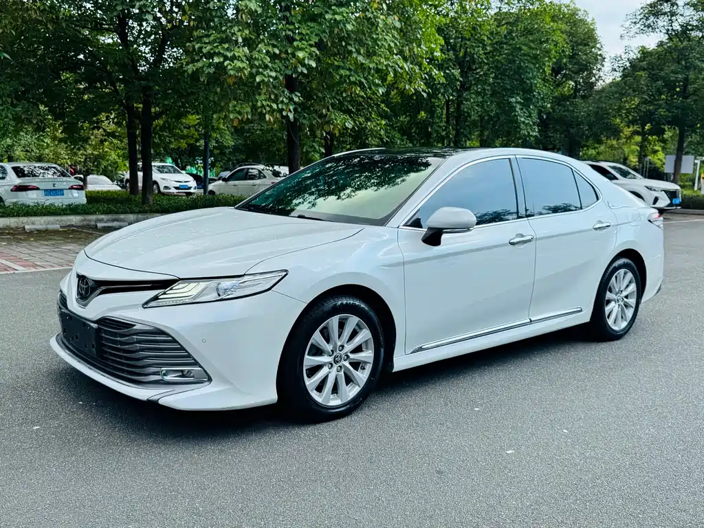 Toyota Camry 2019 — фото 3