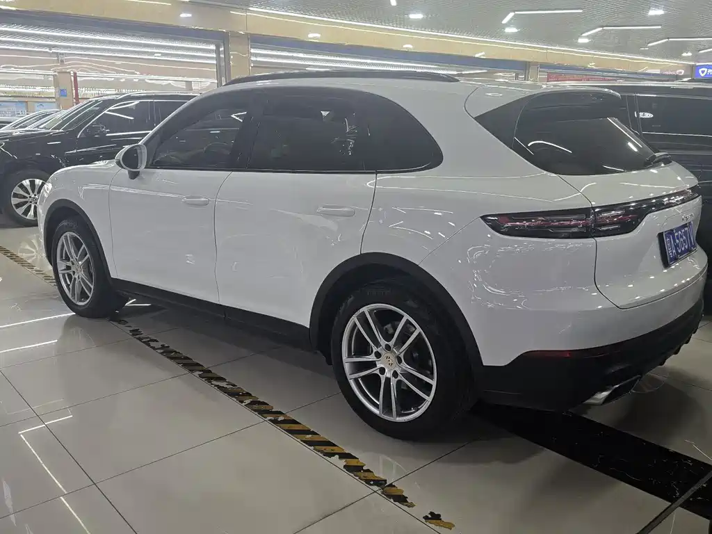 Porsche Cayenne 2018 — фото 18