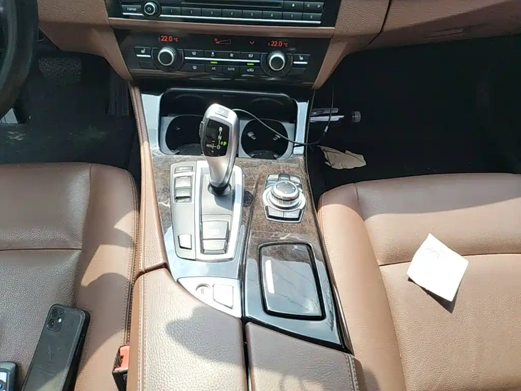 BMW 5 Series 2016 — фото 14