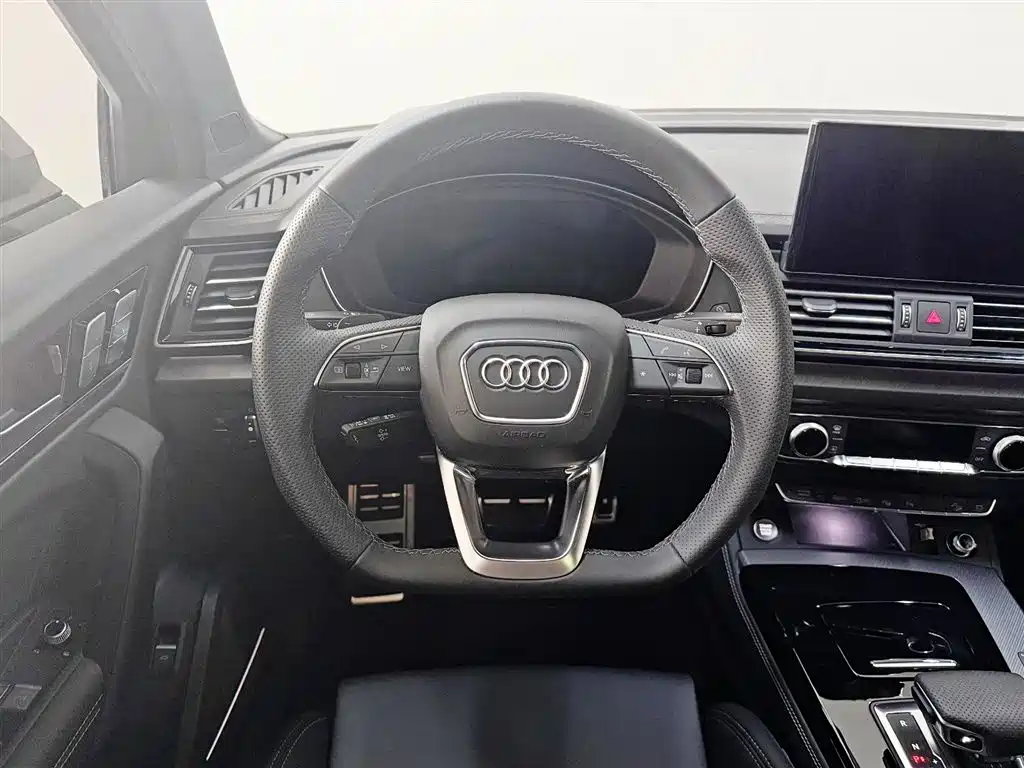 Audi Q5L 2025 — фото 11