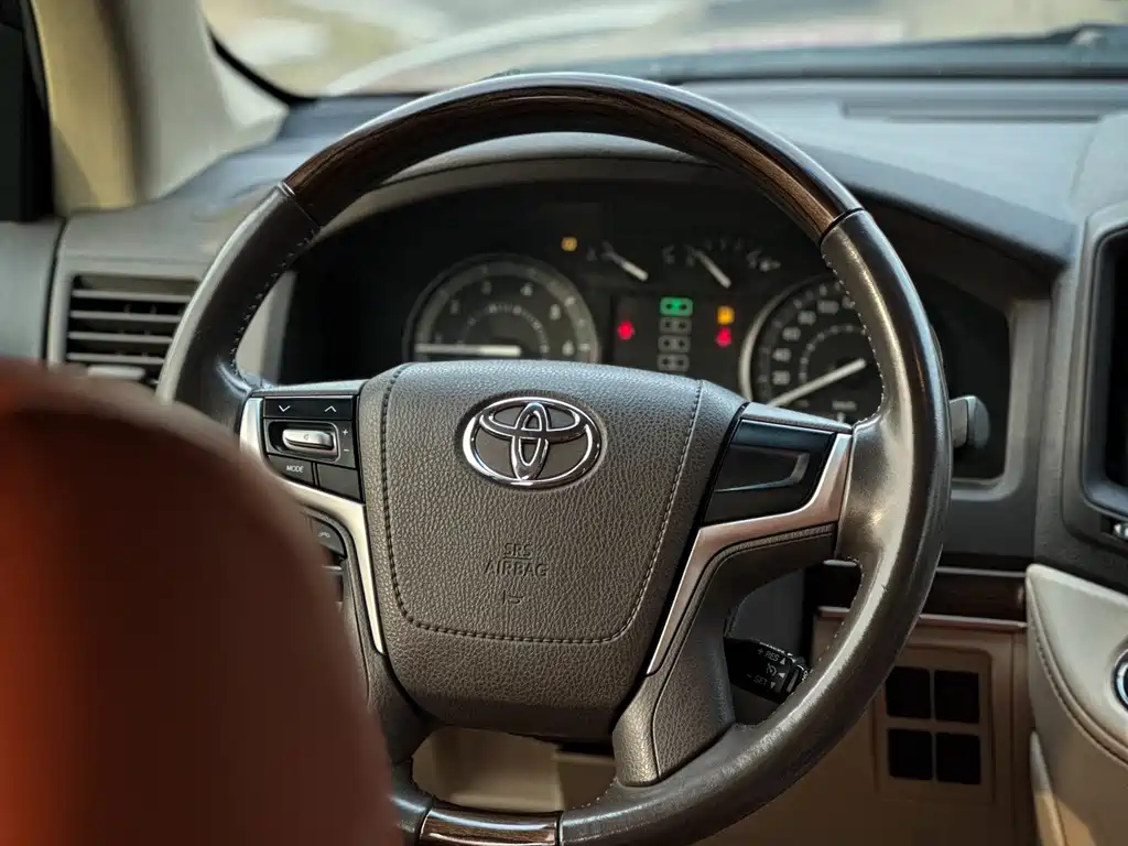 Toyota Land Cruiser 2019 — фото 3