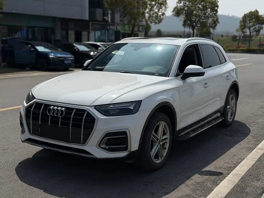 Audi Q5L 2023 — фото 1
