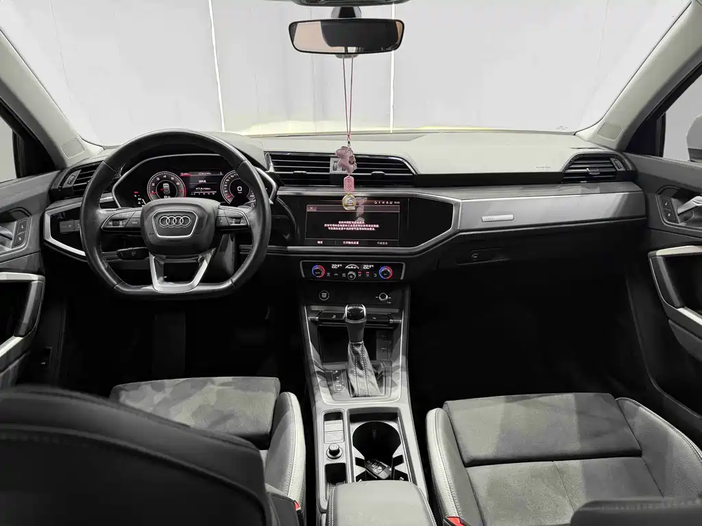 Audi Q3 2022 — фото 16