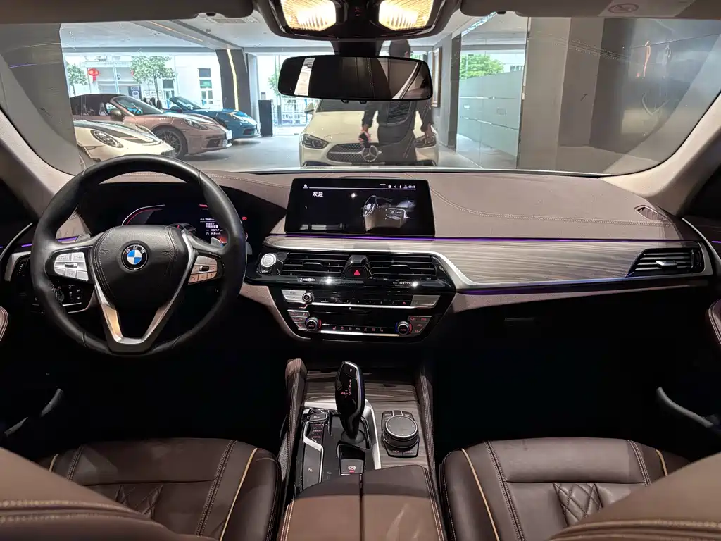 BMW 5 Series 2020 — фото 10