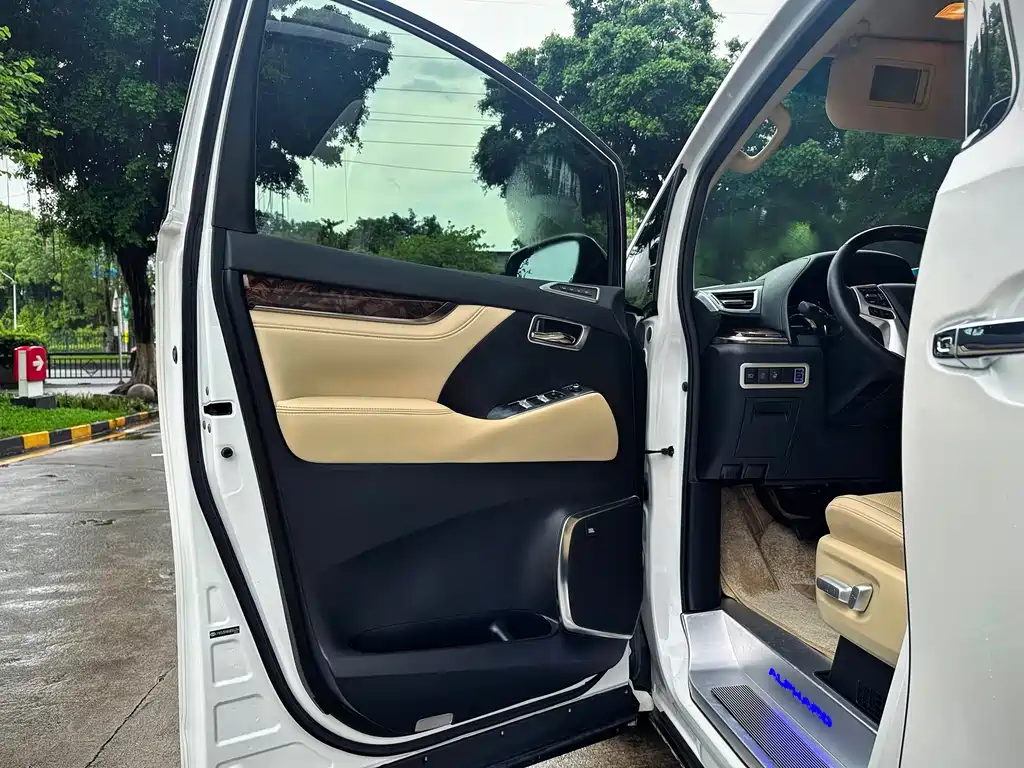 Toyota Vellfire 2023 — фото 8