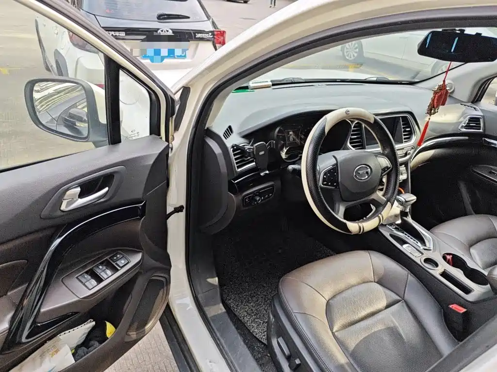 GAC Trumpchi GS4 2017 — фото 14