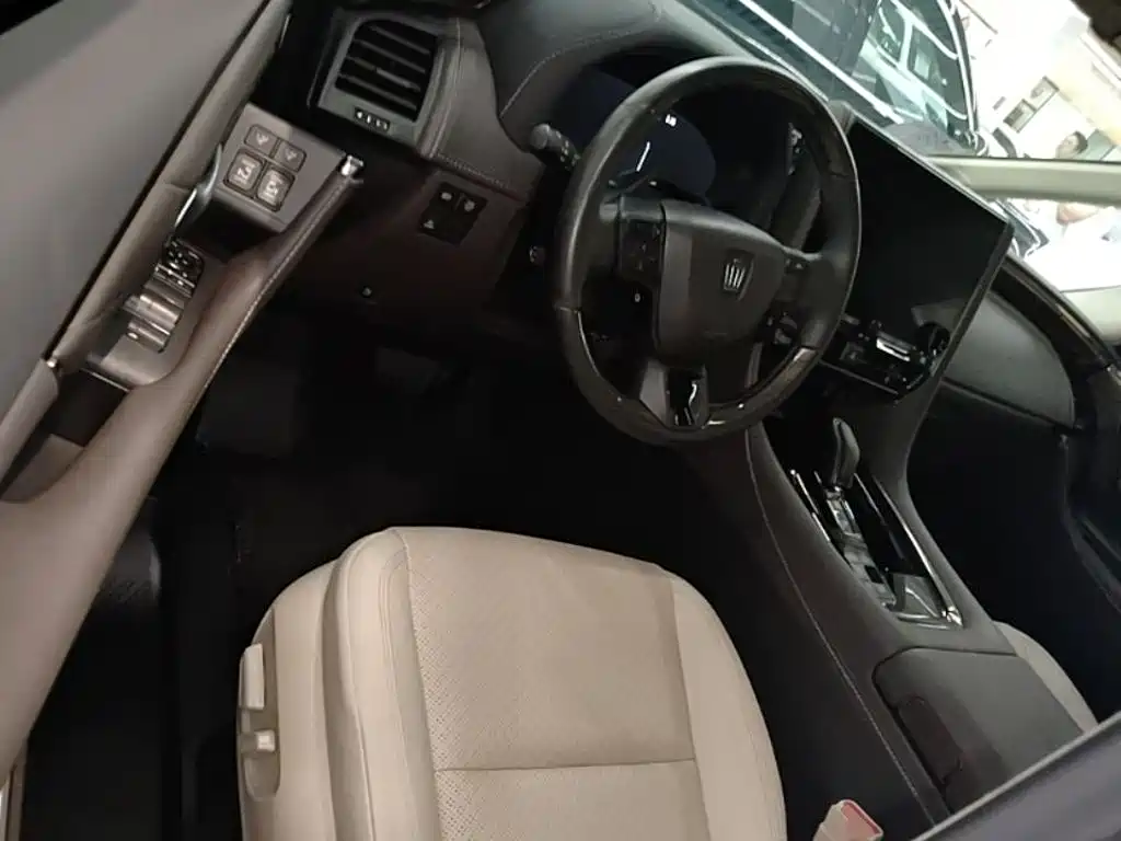 Toyota Vellfire 2023 — фото 16