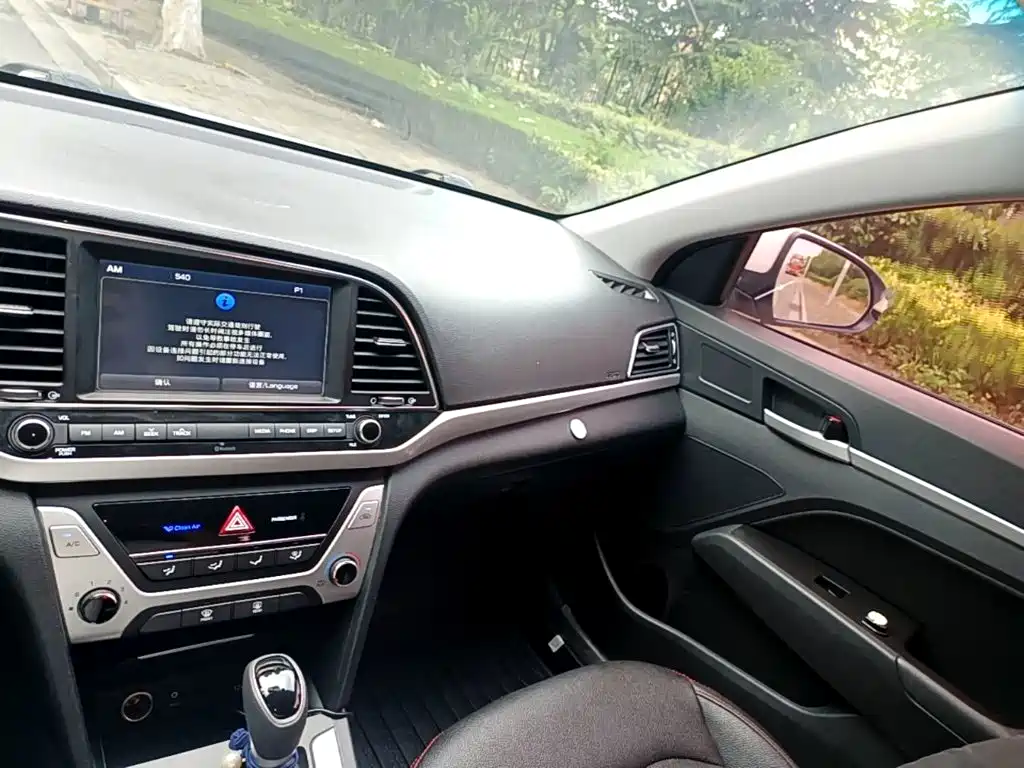 Hyundai Elantra 2016 — фото 13
