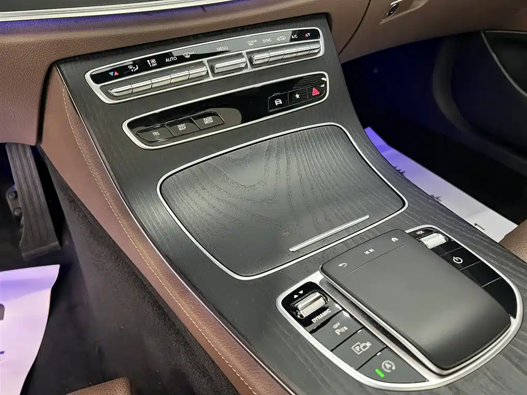 Mercedes-Benz E-Class 2022 — фото 16