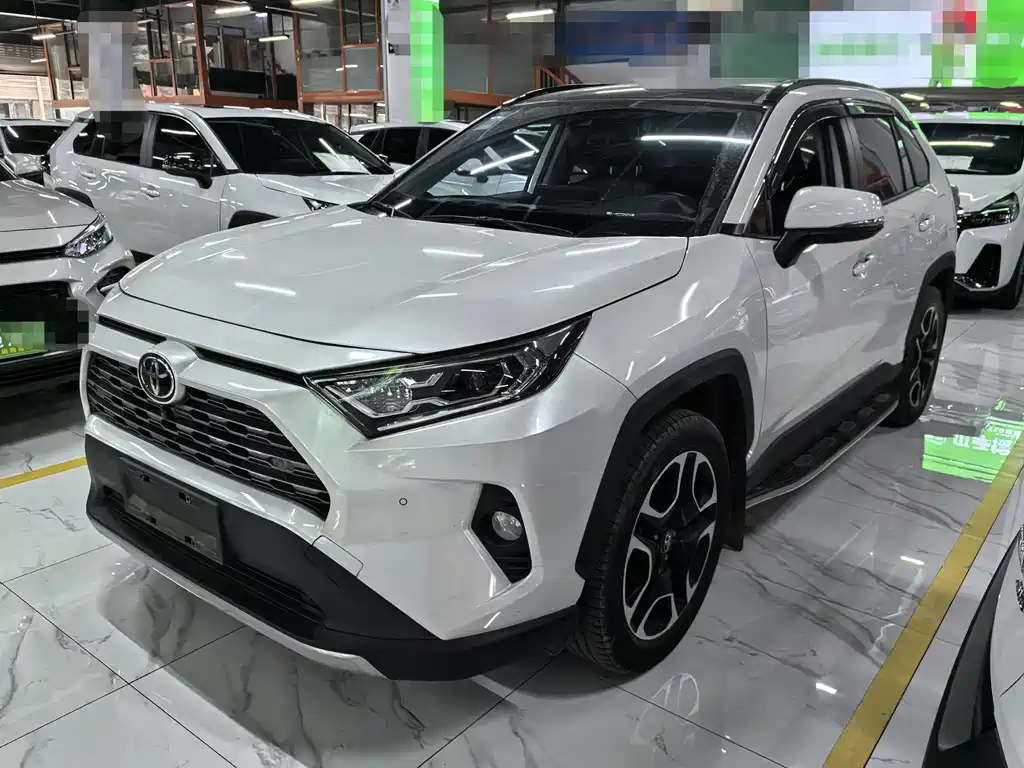 Toyota RAV4 2022 — фото 1