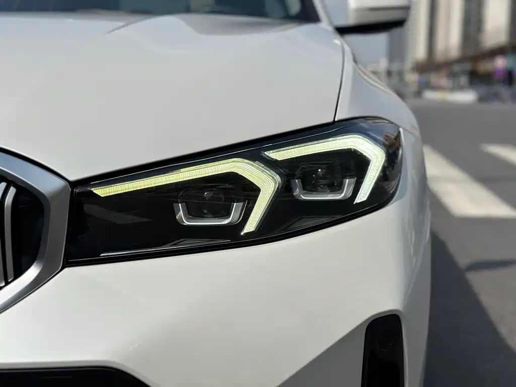 BMW 3 Series 2024 — фото 14