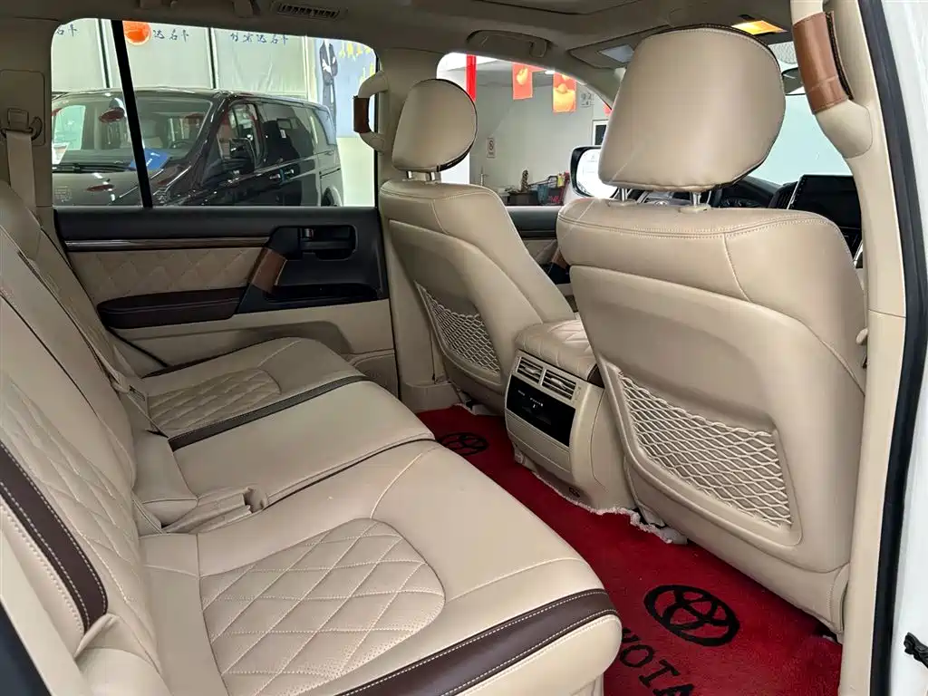 Toyota Land Cruiser 2020 — фото 14