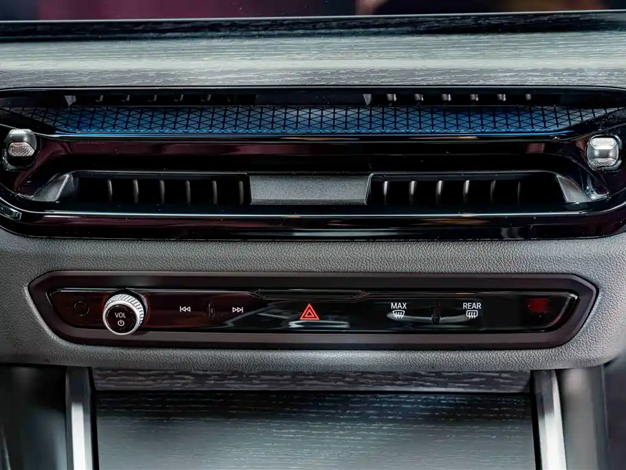 BMW 3 Series 2025 — фото 11