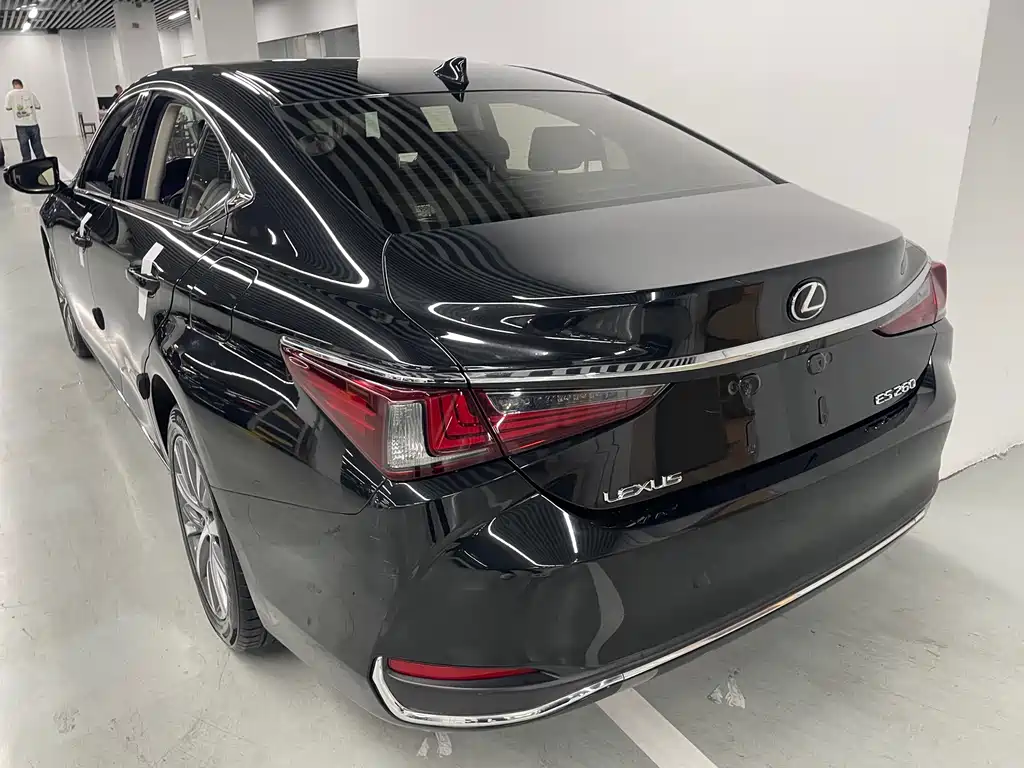 Lexus ES 2021 — фото 12