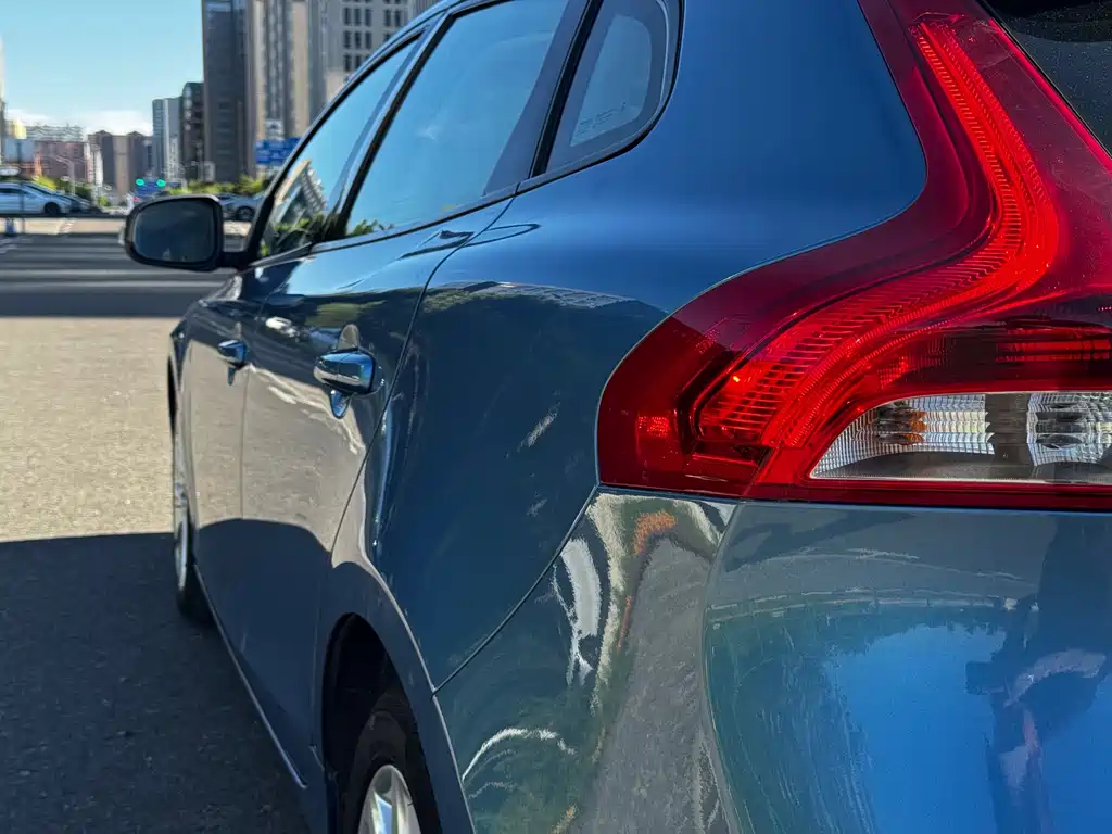 Volvo V40 2015 — фото 19