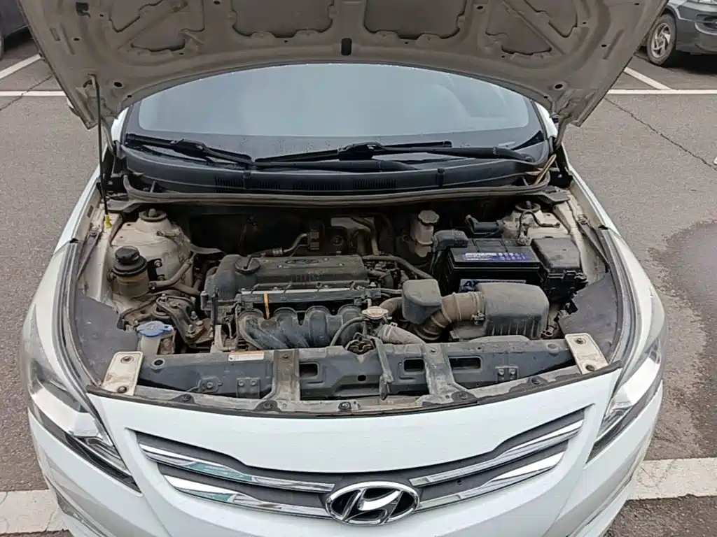 Hyundai Verna 2015 — фото 20