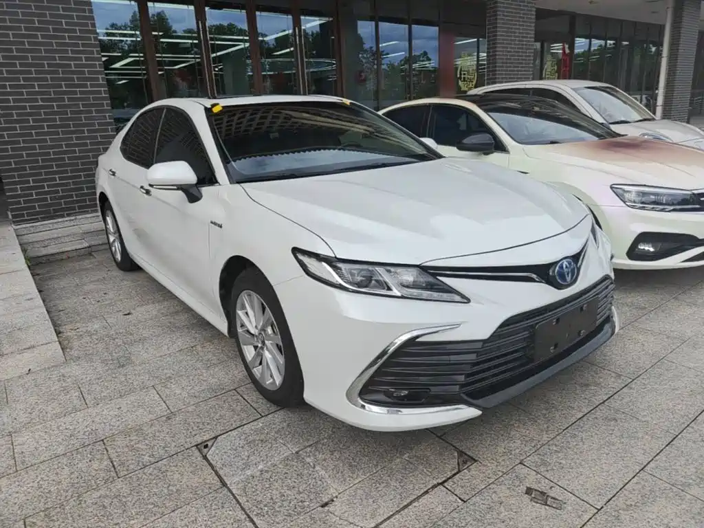 Toyota Camry 2022 — фото 4