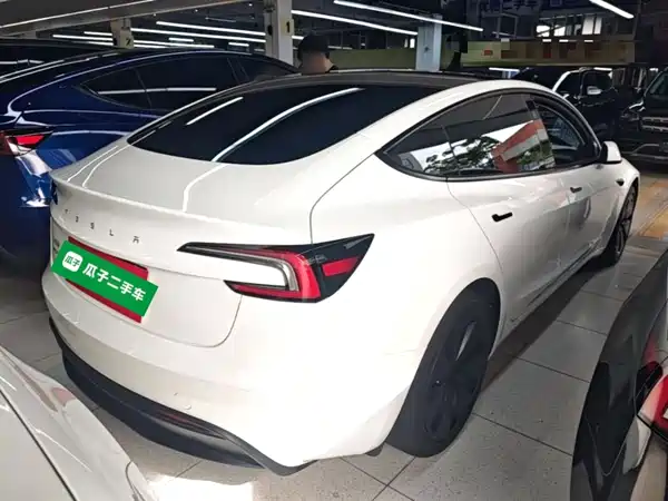 Tesla Model 3 2024
