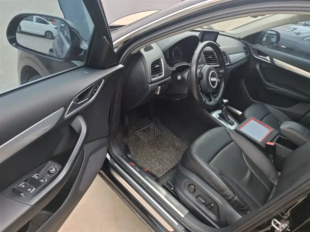 Audi Q3 2015 — фото 12