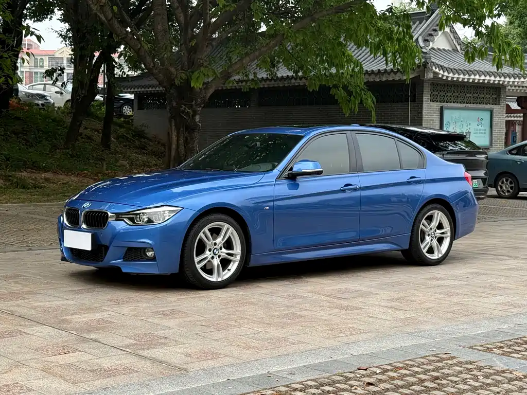 BMW 3 Series 2018 — фото 1