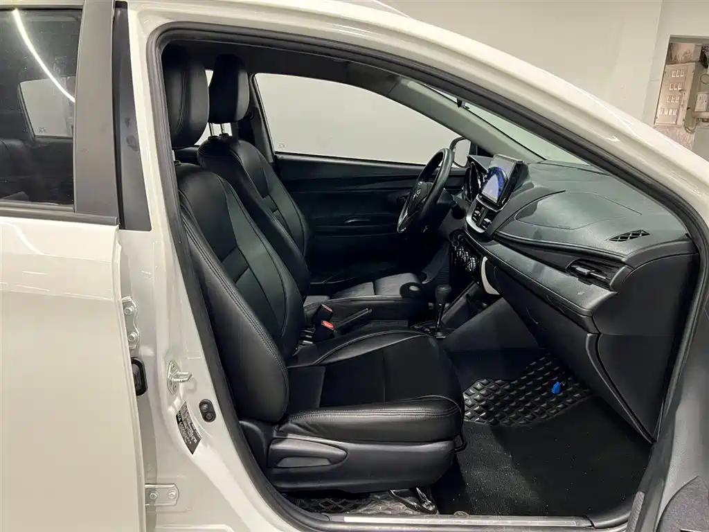 Toyota Yaris L 2022 — фото 17
