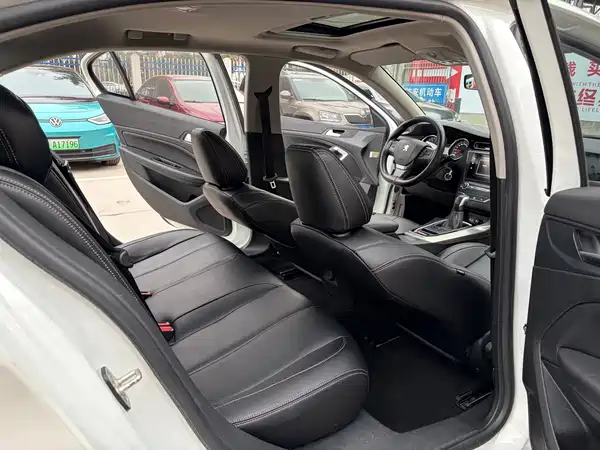 Peugeot 408 2016