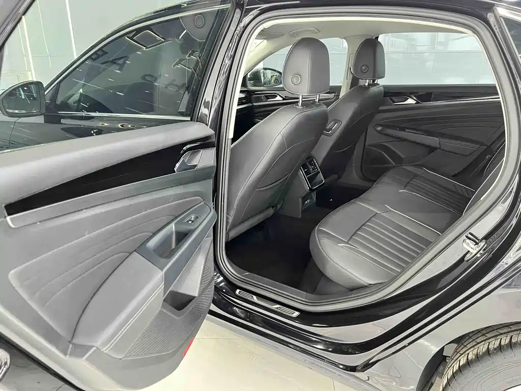 Volkswagen Passat 2022 — фото 11