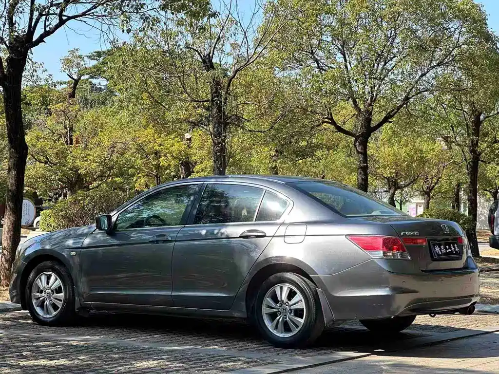 Honda Accord 2010 — фото 9