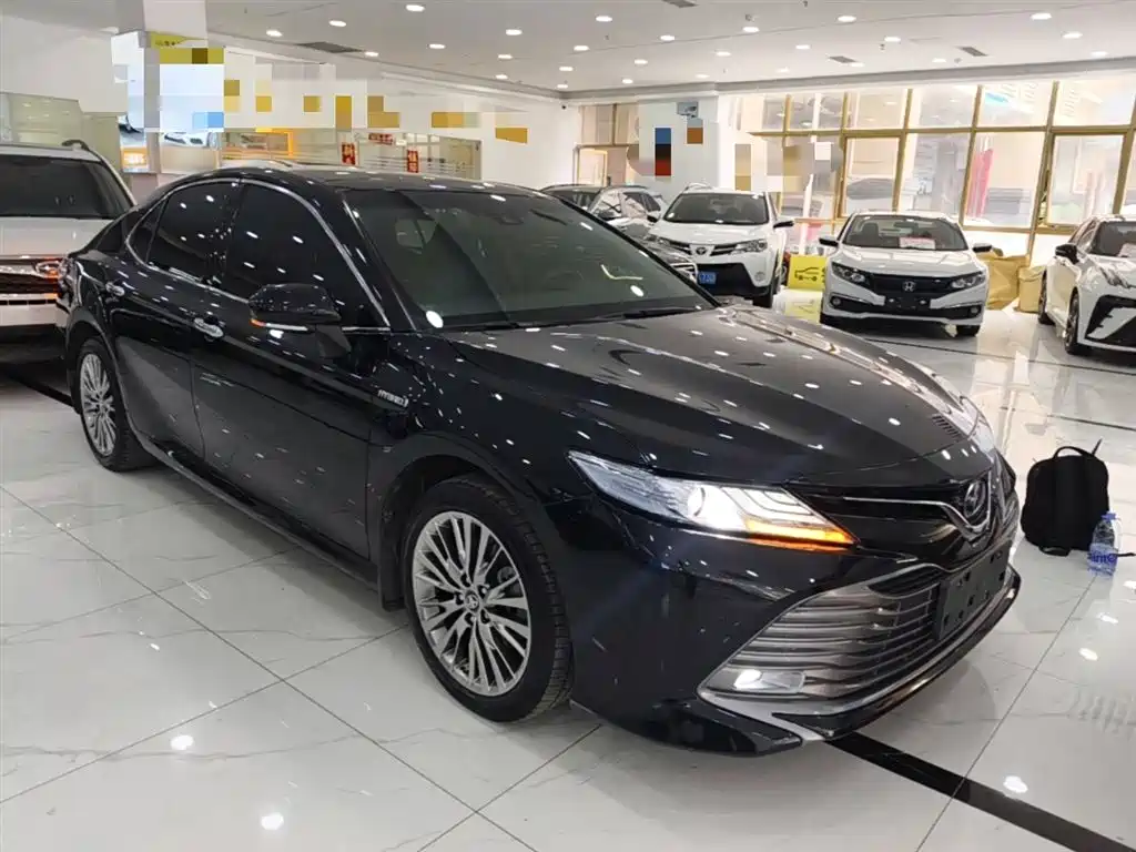 Toyota Camry 2021 — фото 4