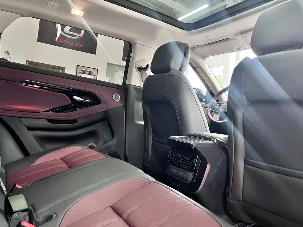 Land Rover Evoque 2024 — фото 16