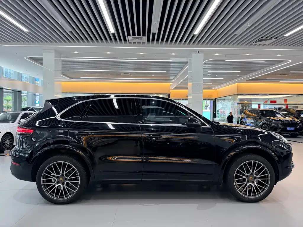 Porsche Cayenne 2020 — фото 11