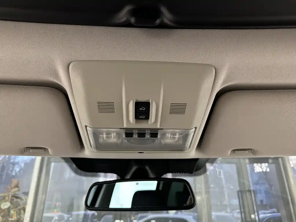 Land Rover Discovery 2015 — фото 16
