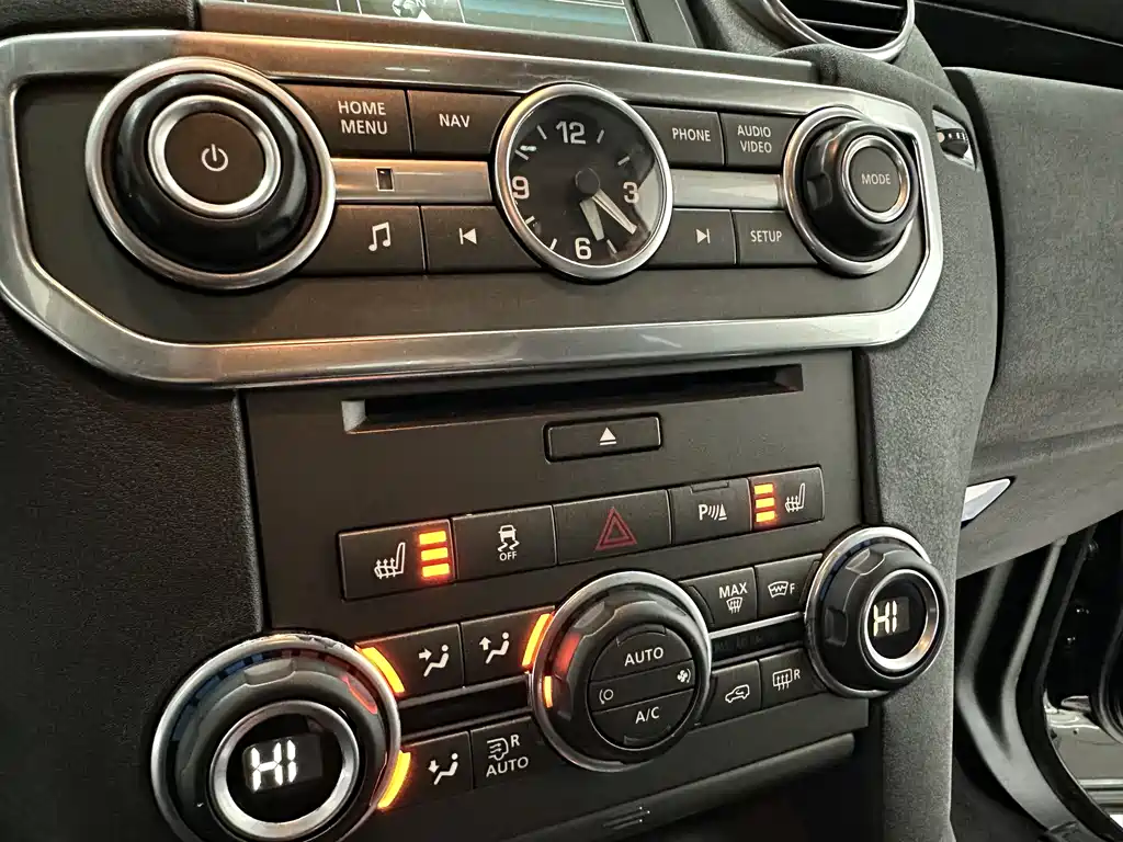 Land Rover Discovery 2015 — фото 24