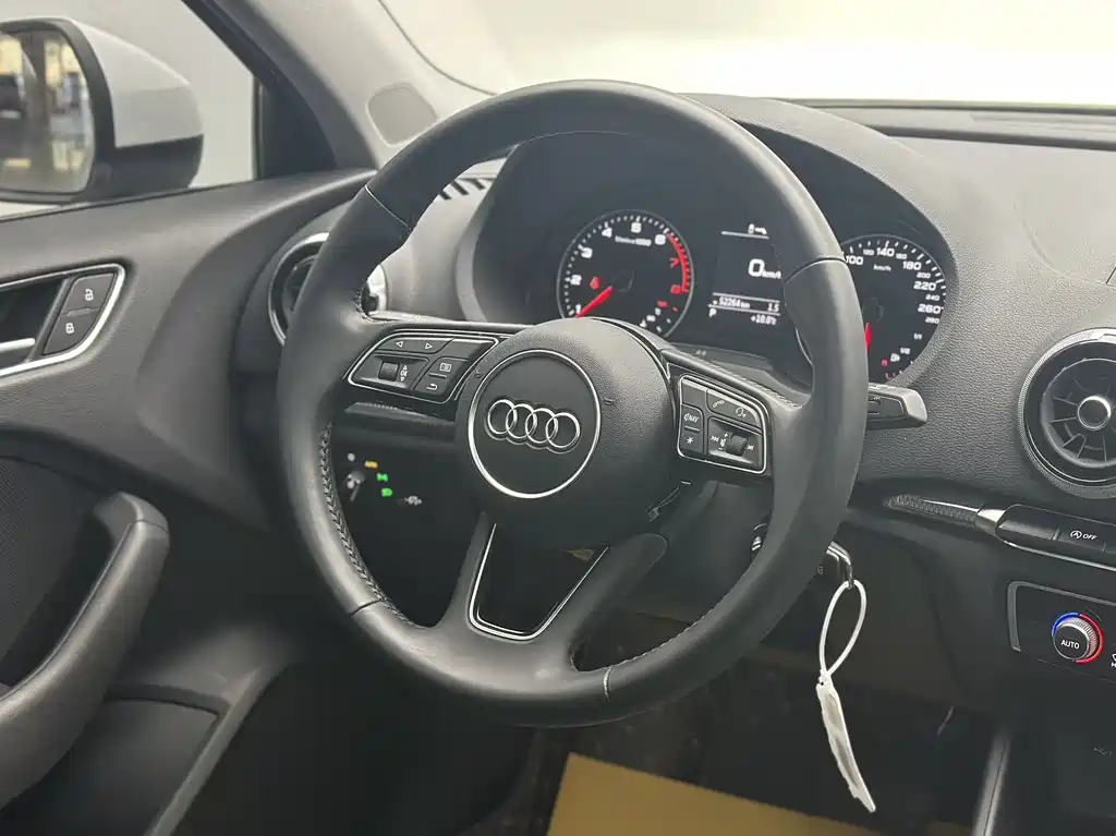 Audi A3 2019 — фото 14